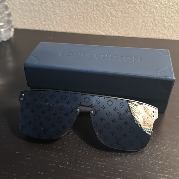Louis Vuitton monogram sunglasses - Picture 2 of 3